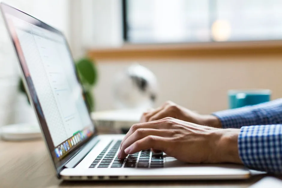 Créer une adresse email professionnelle au Cameroun
